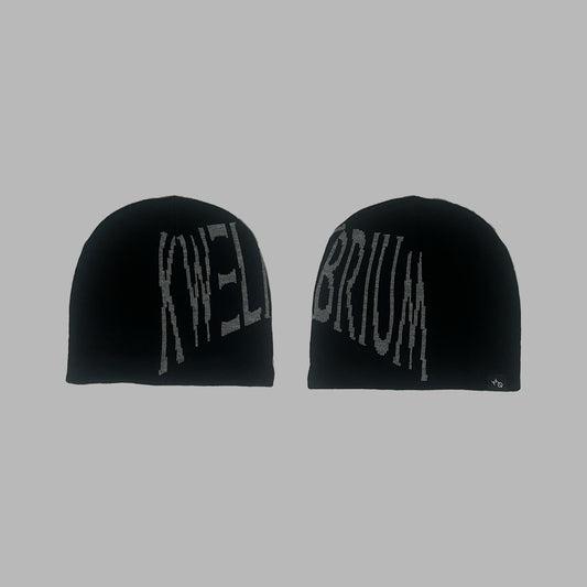 Anthracite logo beanie.